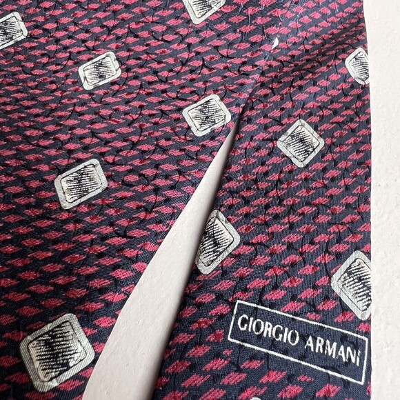 Giorgio Armani Cravatte Red & Black 100% Silk Italian Tie w/ Geometric Accents - Picture 2 of 13